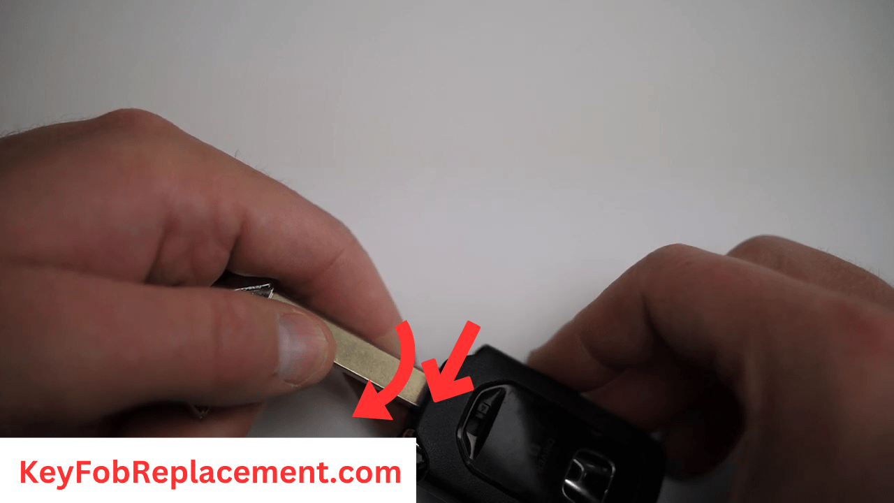 Honda CR-V Use valet key to separate halves