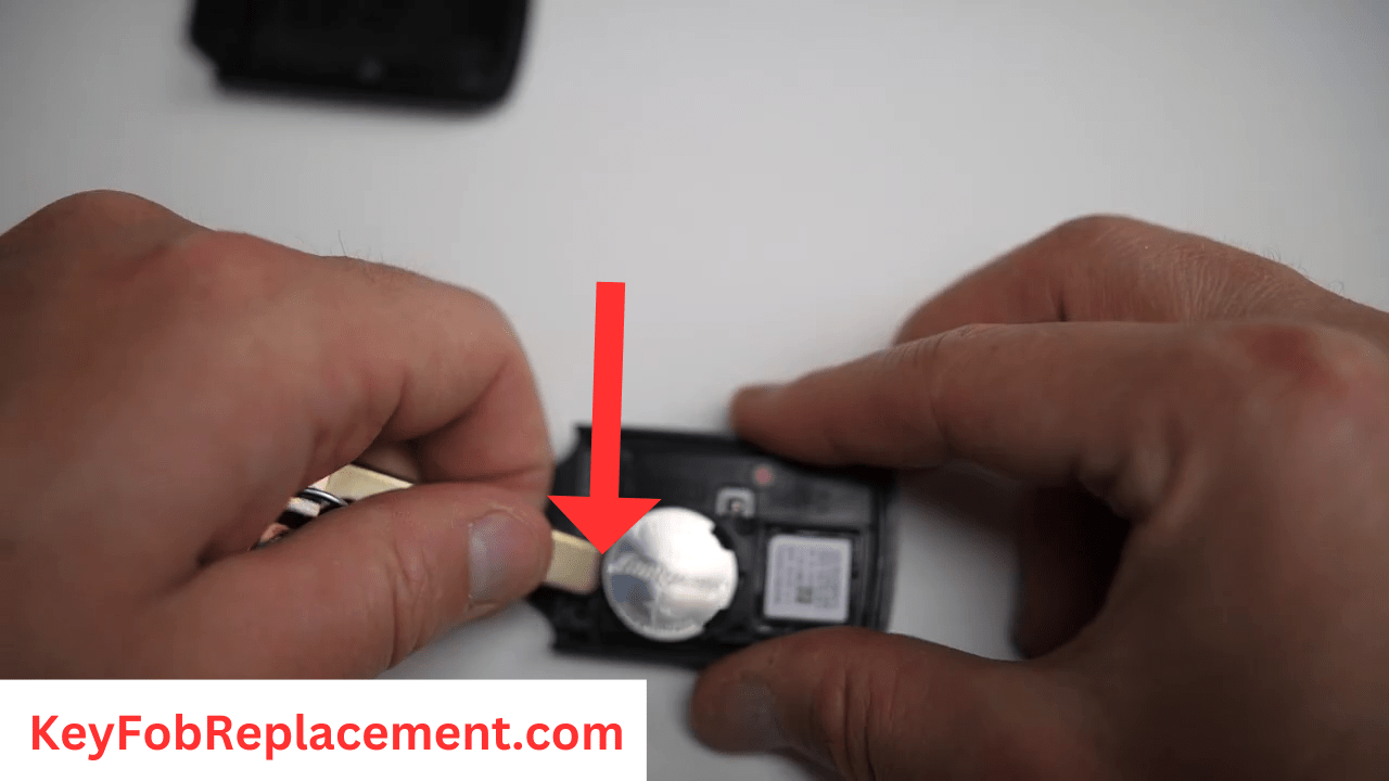 Honda Odyssey Key Pop out battery using key