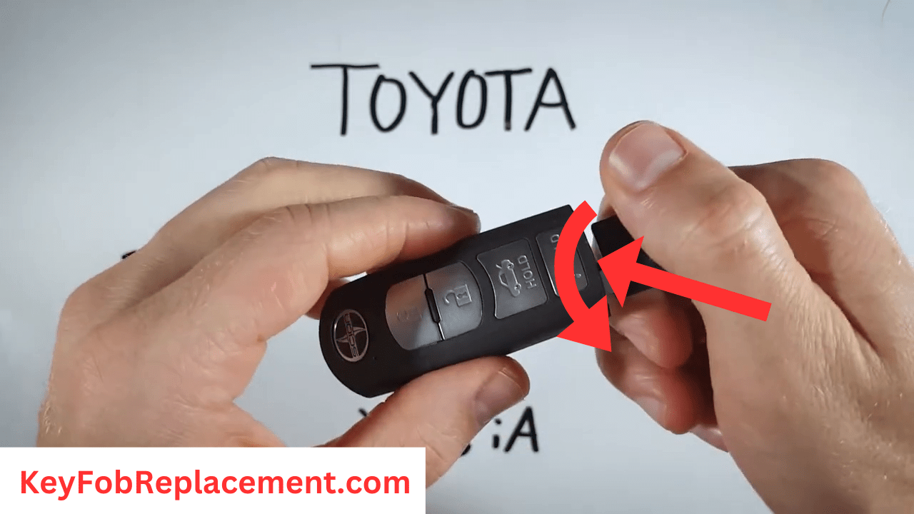 Toyota Yaris iA Open key fob with screwdriver or key