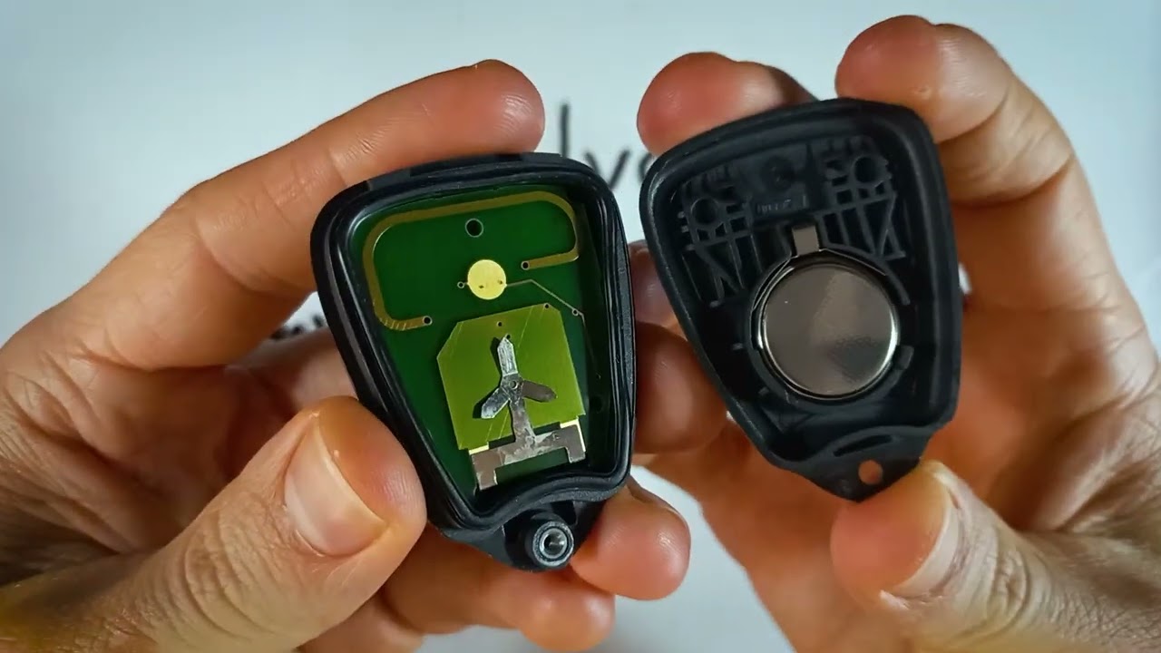 How to Replace the Battery in a Volvo XC70 Key Fob (2001-2003)