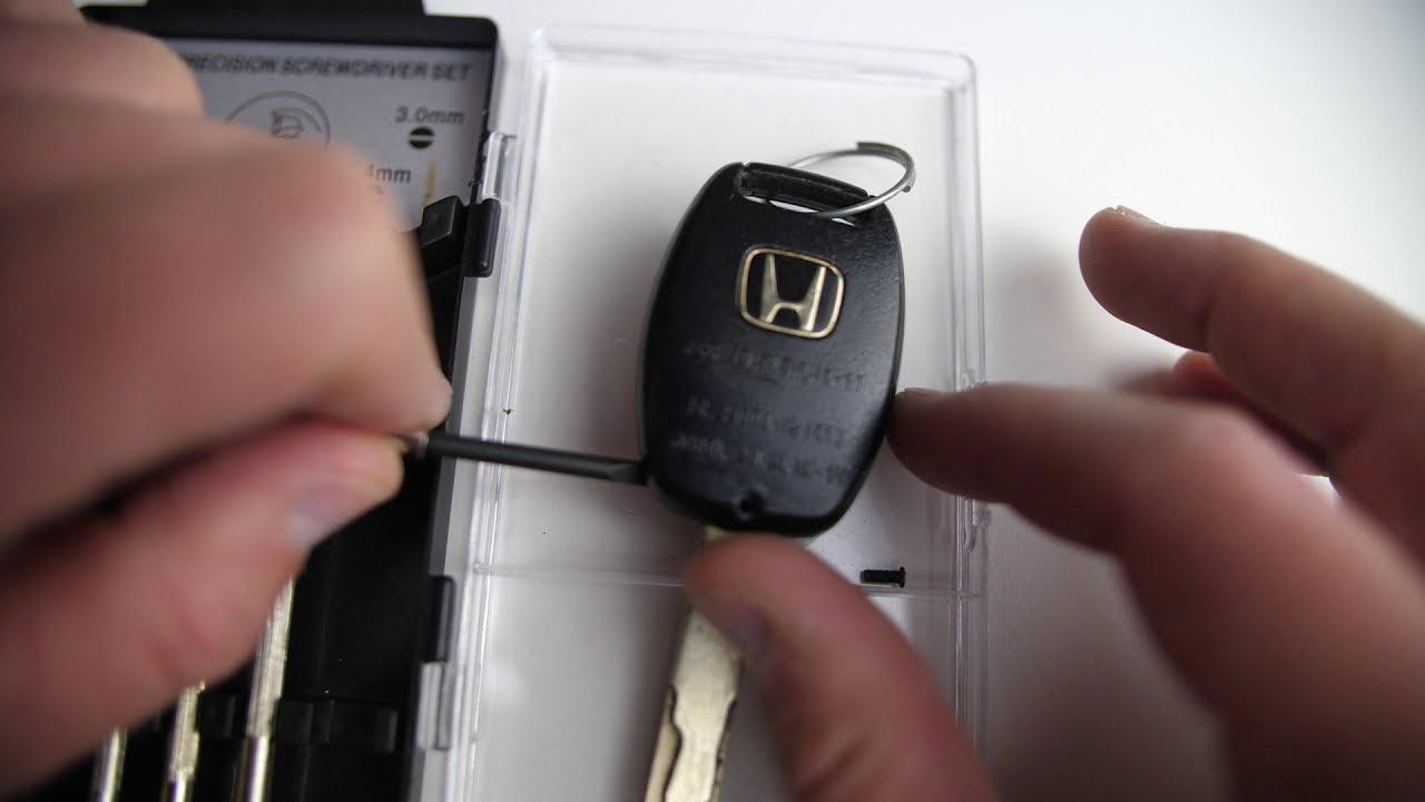 How to Replace the Battery in a 2006-2013 Honda CRV Key Fob