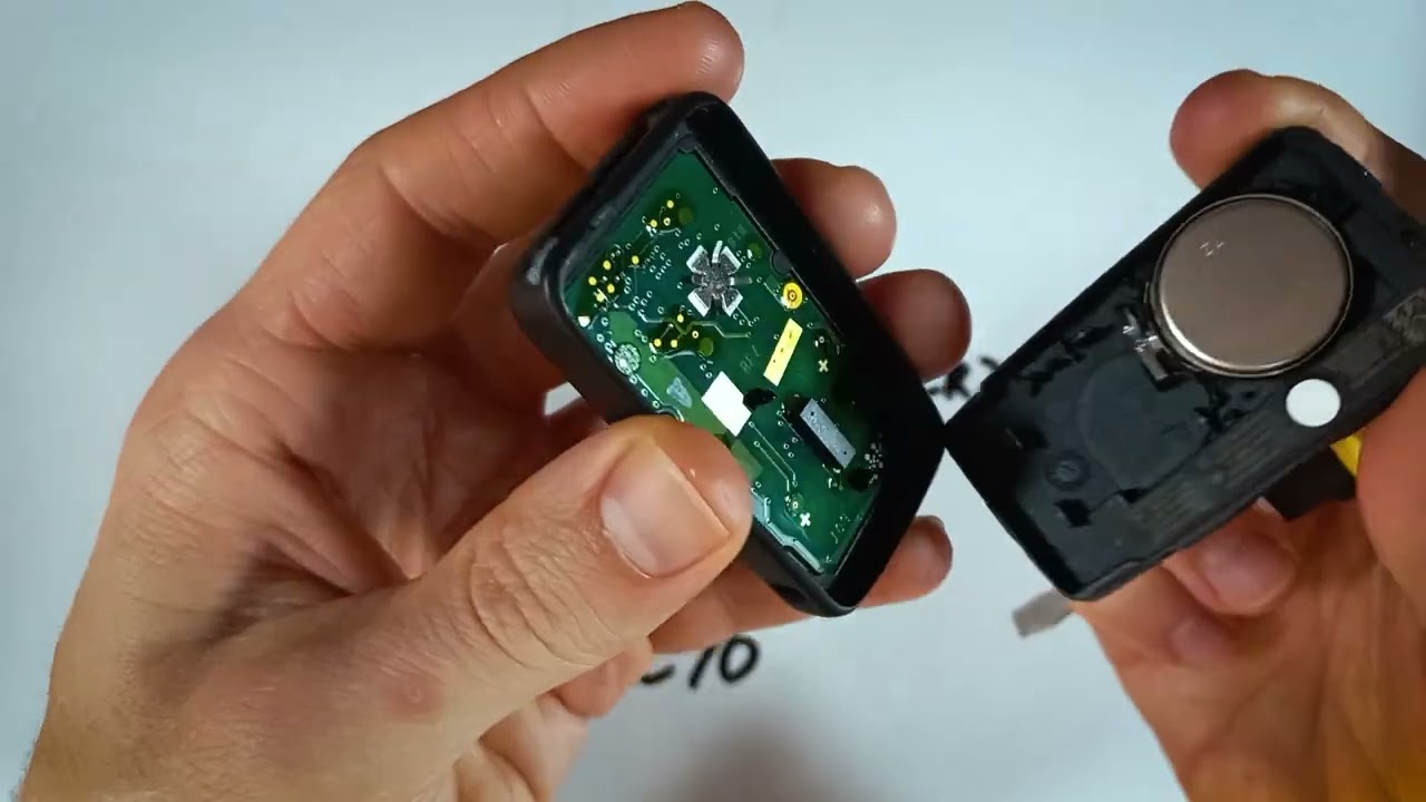 How to Replace the Battery in Your Volvo XC70 Key Fob (2008 – 2017)